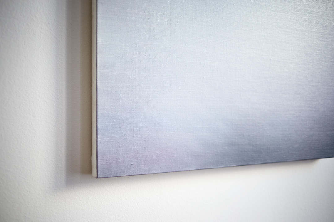 A close up photography of Brume IV by Tom Van Puyvelde. The picture does not show the whole painting but only the lower left corner.